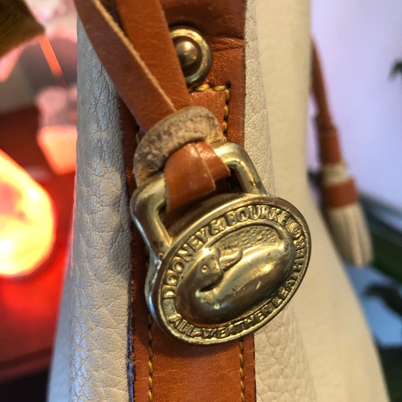 Authentic Dooney & Bourke bag. - Picture 4 of 7